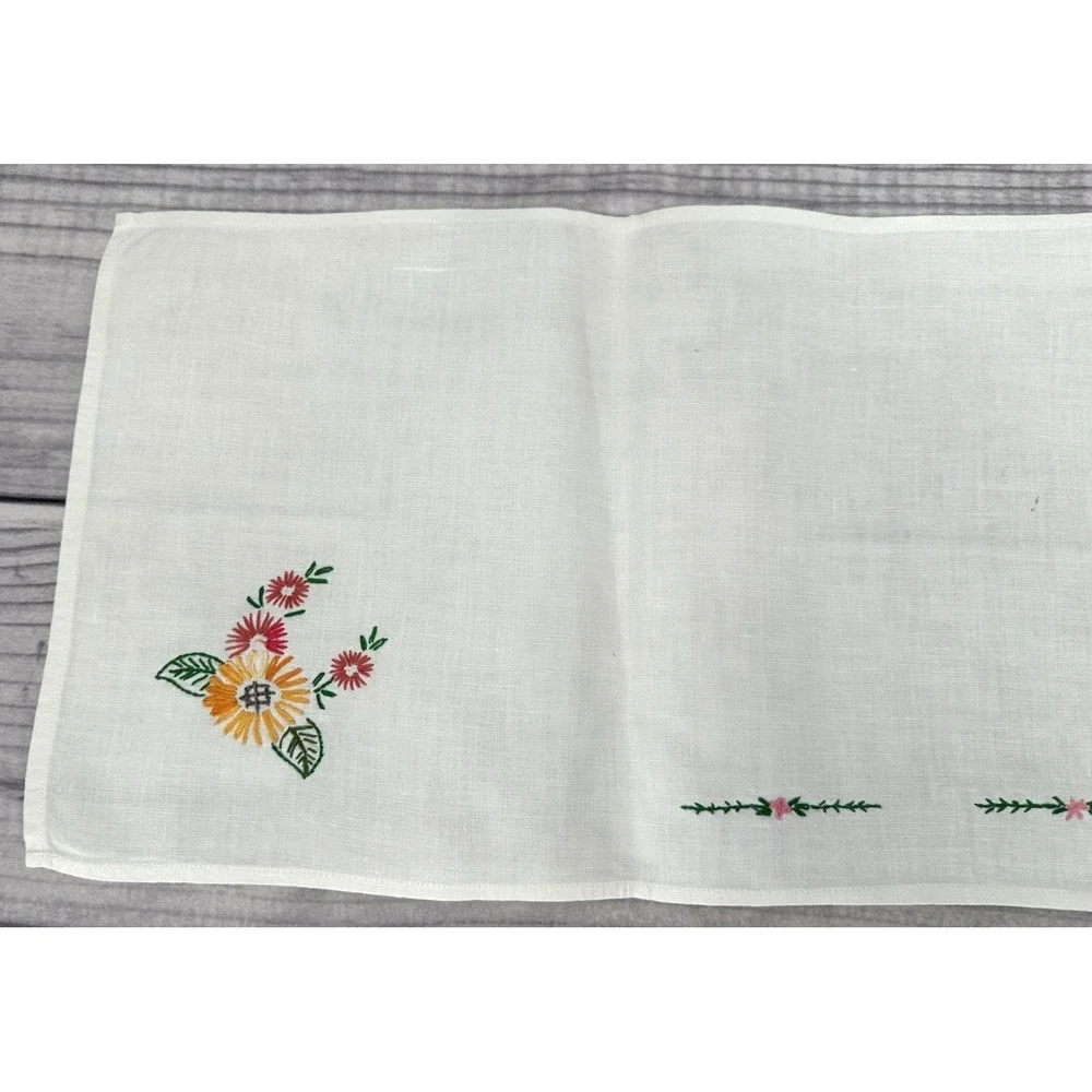 VINTAGE EMBROIDERED TABLE / DRESSER RUNNER SCARF  37